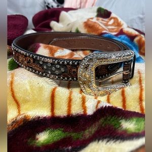 selling my brown belt size medium